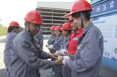 中泰民生 | 新疆中泰化學(xué)托克遜能化公司黨委國慶佳節(jié)慰問一線員工